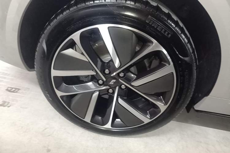 Used Li Auto L6 2024 Max Exterior 5