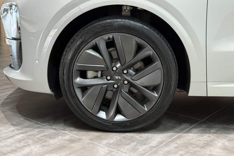 Used Li Auto L6 2024 Max Exterior 6