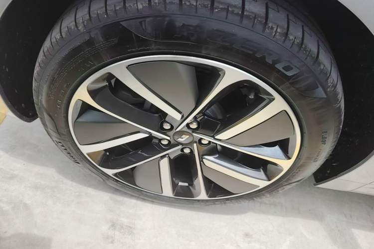 Used Li Auto L6 2024 Max Left Front Wheel Hub