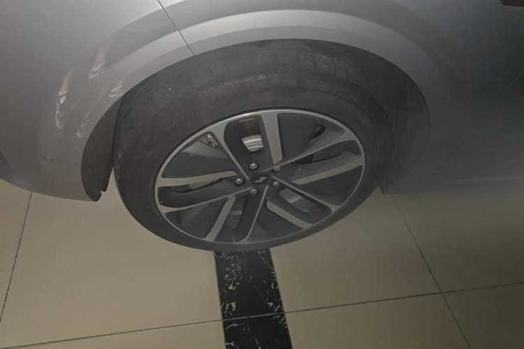 Used Li Auto L6 2024 Pro Model Left Front Wheel Hub