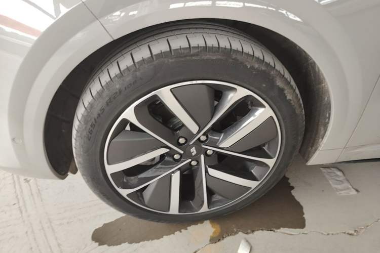 Used Li Auto L6 2024 Max Left Front Wheel Hub