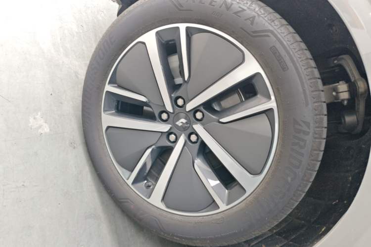 Used Li Auto L6 2024 Pro Model Left Front Wheel Hub