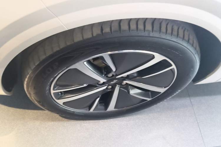 Used Li Auto L6 2024 Pro Model Left Front Wheel Hub