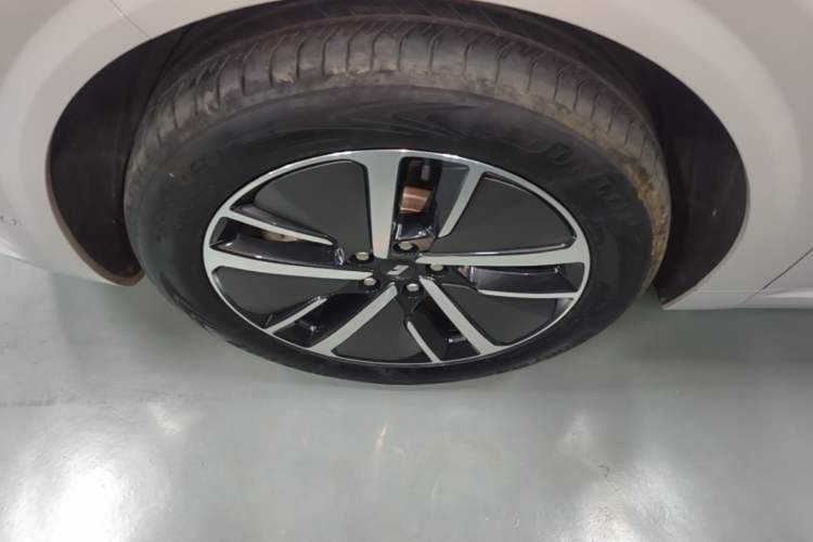 Used Li Auto L6 2024 Pro Model Left Front Wheel Hub