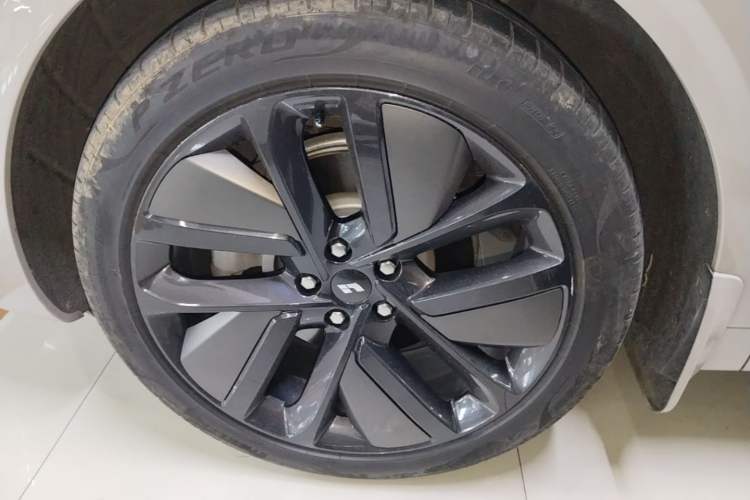 Used Li Auto L6 2024 Max Left Front Wheel Hub