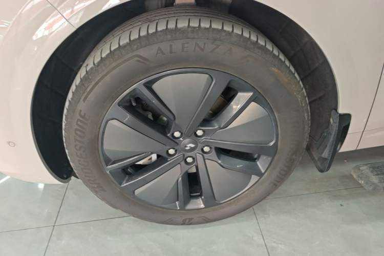 Used Li Auto L6 2024 Pro Model Left Front Wheel Hub