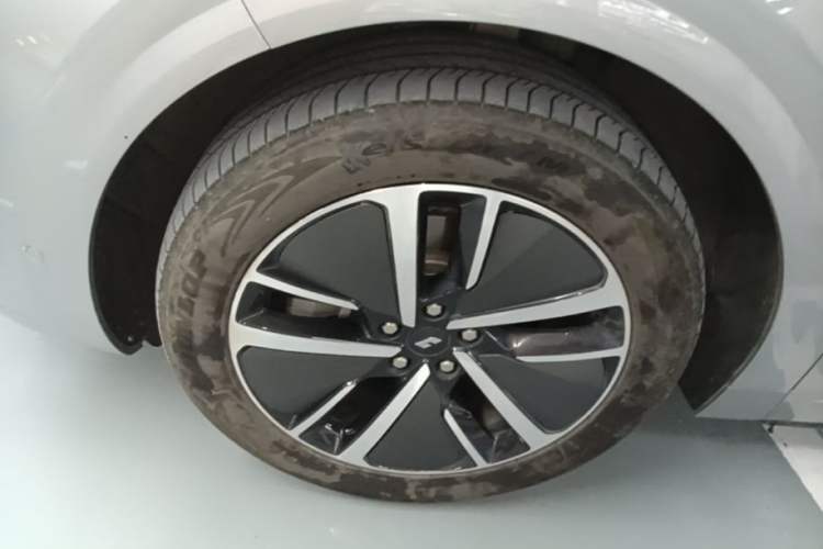 Used Li Auto L6 2024 Pro Model Left Front Wheel Hub