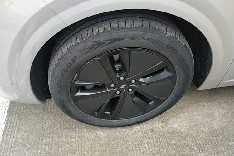 Used Li Auto L6 2024 Pro Model Left Front Wheel Hub