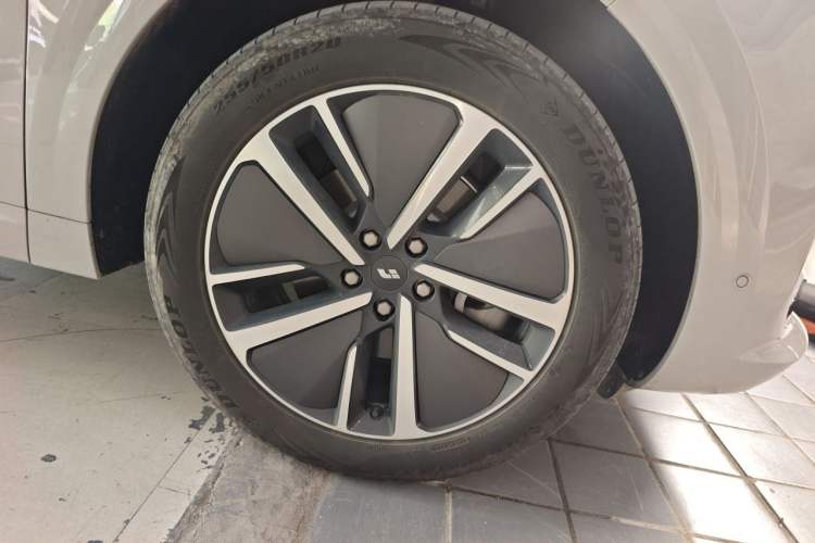 Used Li Auto L6 2024 Pro Model Right Front Wheel Hub