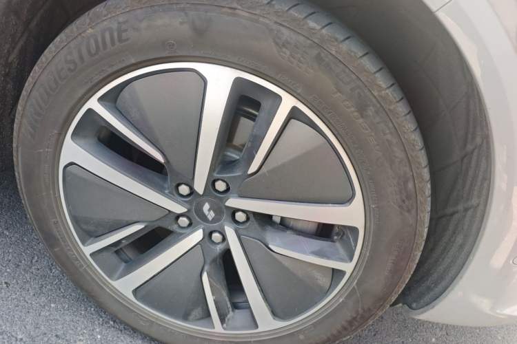 Used Li Auto L6 2024 Pro Model Right Front Wheel Hub