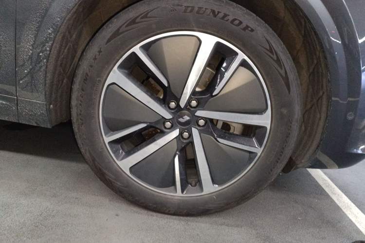 Used Li Auto L6 2024 Pro Model Right Front Wheel Hub