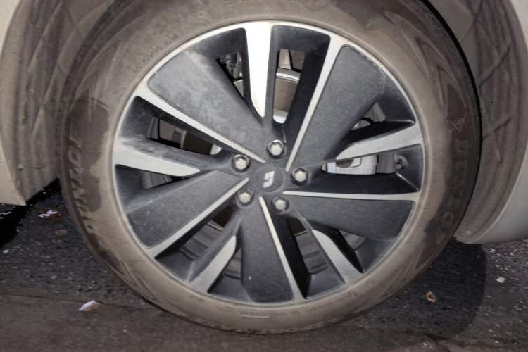 Used Li Auto L6 2024 Pro Model Right Front Wheel Hub