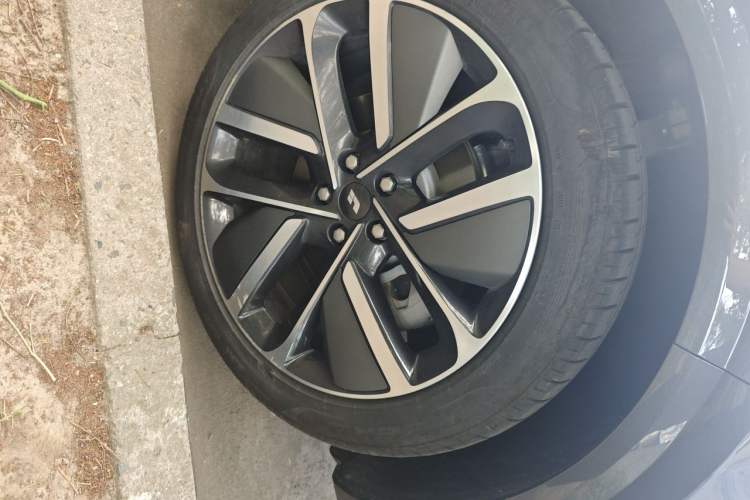 Used Li Auto L6 2024 Pro Model Right Front Wheel Hub