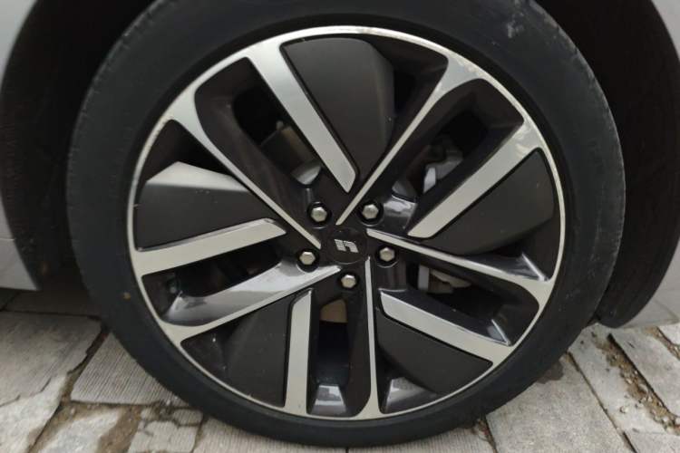 Used Li Auto L6 2024 Pro Model Right Front Wheel Hub