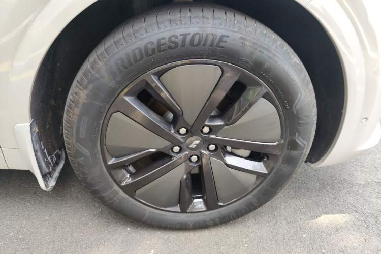 Used Li Auto L6 2024 Pro Model Right Front Wheel Hub