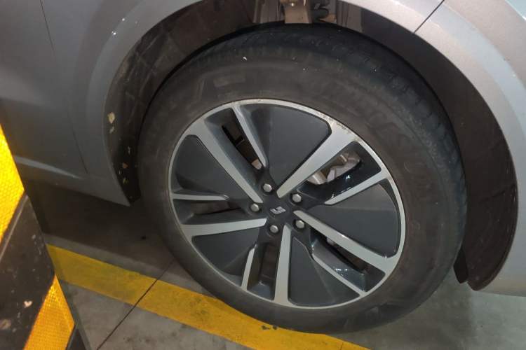Used Li Auto L6 2024 Pro Model Right Front Wheel Hub