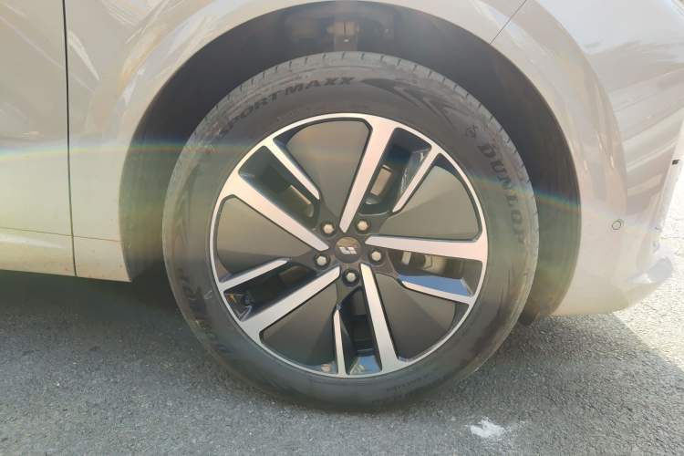 Used Li Auto L6 2024 Pro Model Right Front Wheel Hub