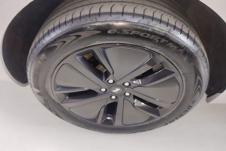 Used Li Auto L6 2024 Pro Model Right Rear Wheel Hub