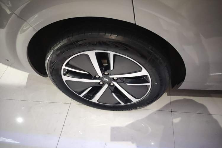 Used Li Auto L6 2024 Pro Model Right Rear Wheel Hub