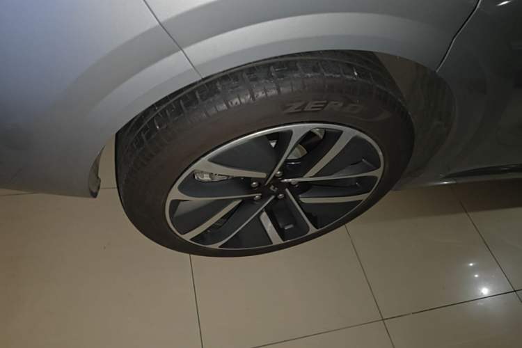 Used Li Auto L6 2024 Pro Model Right Rear Wheel Hub