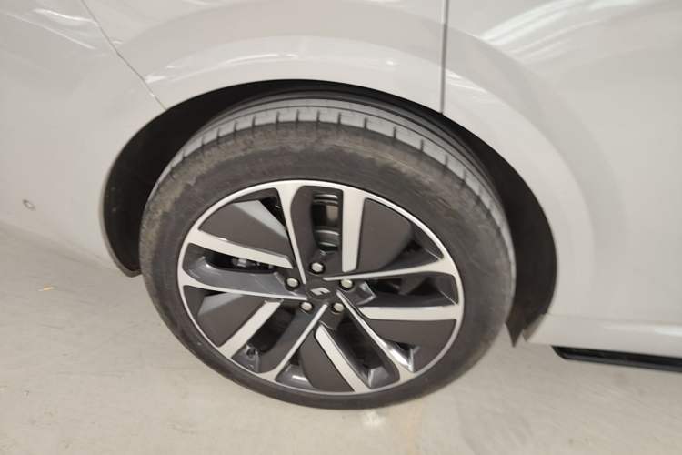 Used Li Auto L6 2024 Max Right Rear Wheel Hub