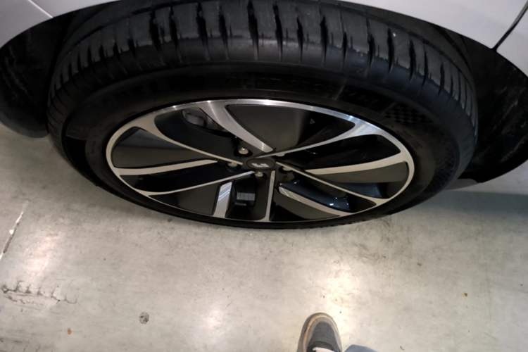 Used Li Auto L6 2024 Pro Model Right Rear Wheel Hub