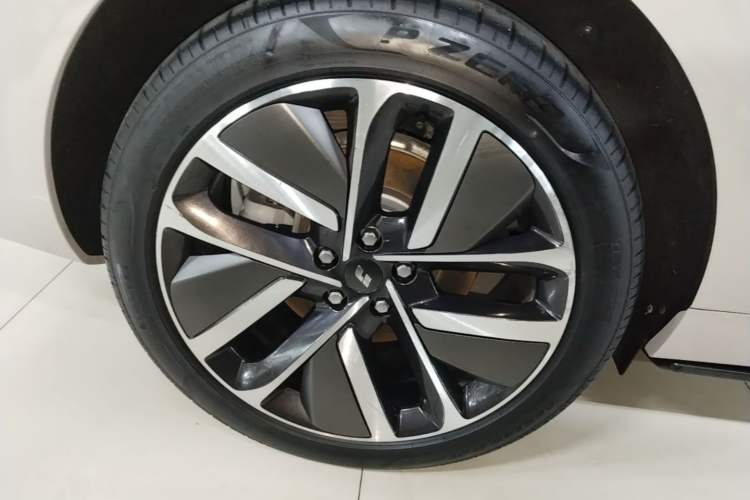 Used Li Auto L6 2024 Max Right Rear Wheel Hub