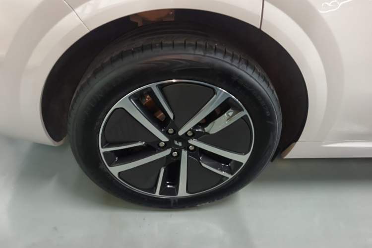 Used Li Auto L6 2024 Pro Model Right Rear Wheel Hub