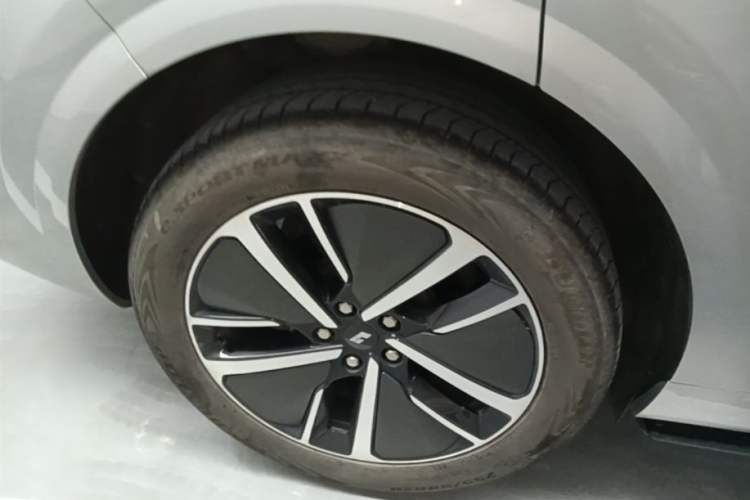 Used Li Auto L6 2024 Pro Model Right Rear Wheel Hub