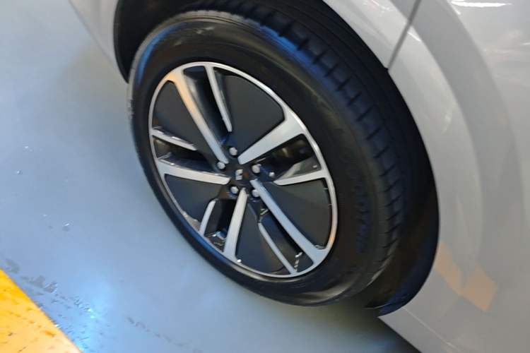 Used Li Auto L6 2024 Pro Model Right Rear Wheel Hub