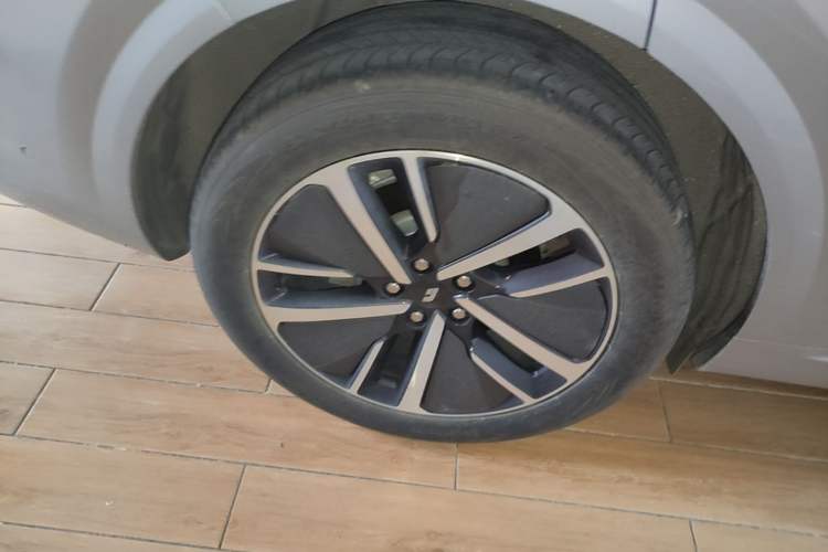 Used Li Auto L6 2024 Pro Model Right Rear Wheel Hub