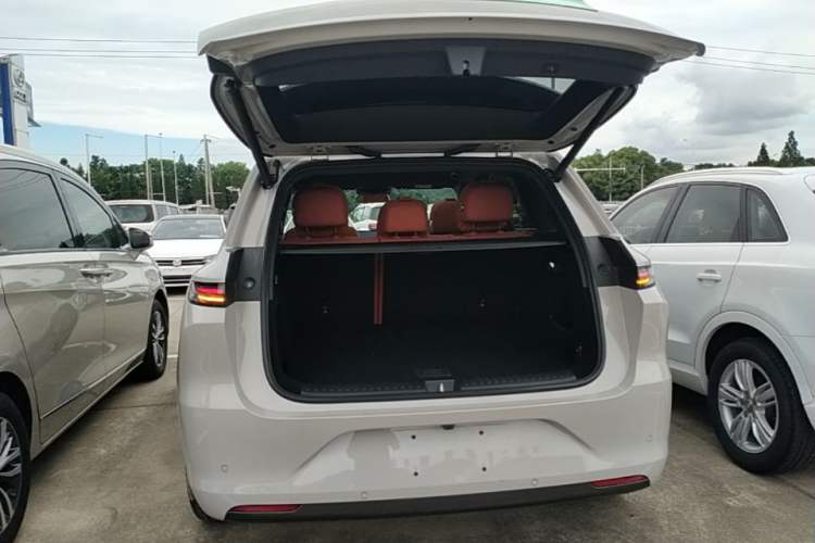 Used Li Auto L6 2024 Pro Model Trunk