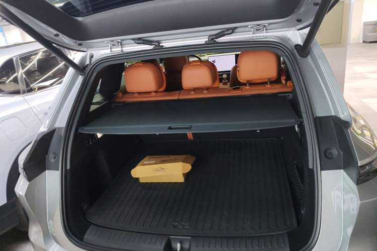 Used Li Auto L6 2024 Pro Model Trunk