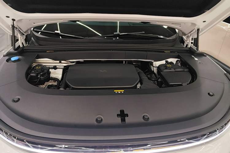 Used Li Auto L6 2024 Pro Model Engine Bay