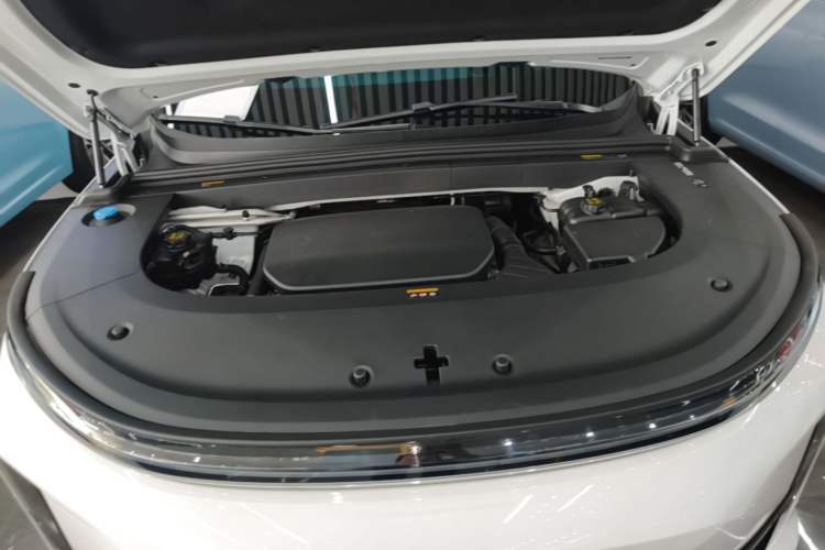 Used Li Auto L6 2024 Pro Model Engine Bay