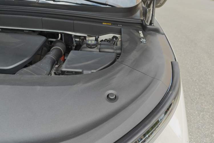 Used Li Auto L6 2024 Pro Model Engine Bay Left