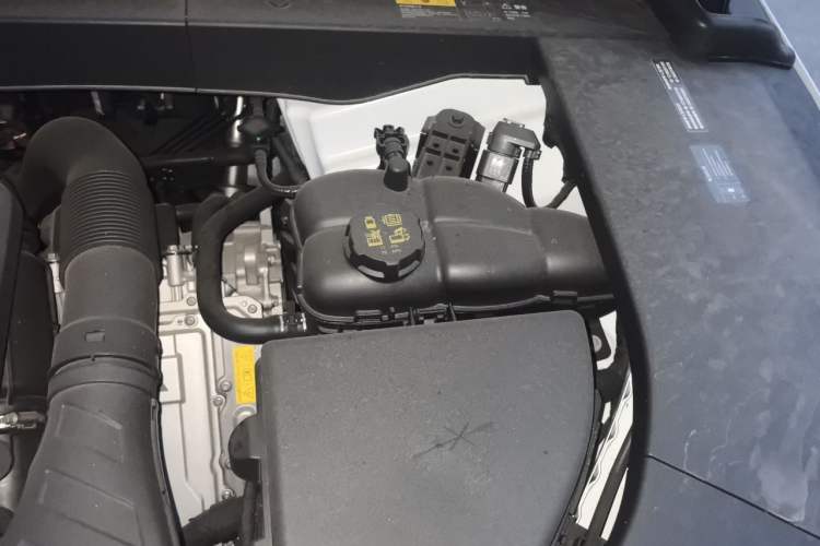 Used Li Auto L6 2024 Pro Model Engine Bay Left