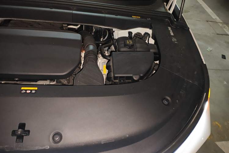 Used Li Auto L6 2024 Pro Model Engine Bay Left