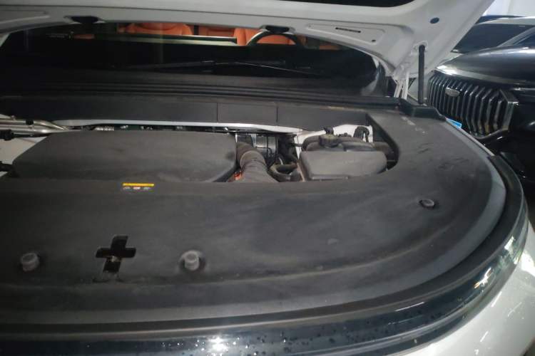 Used Li Auto L6 2024 Pro Model Engine Bay Left
