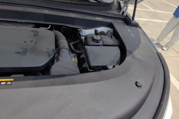 Used Li Auto L6 2024 Pro Model Engine Bay Left