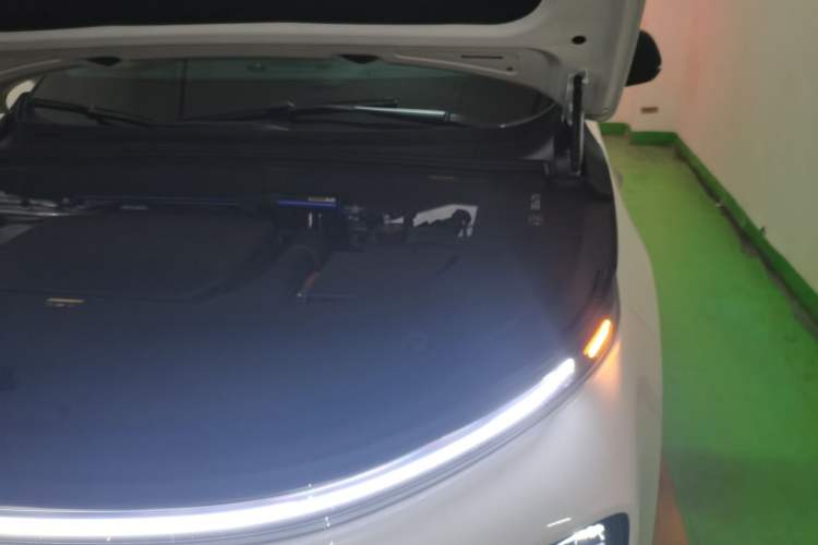 Used Li Auto L6 2024 Pro Model Engine Bay Left