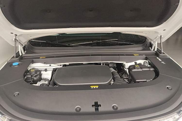 Used Li Auto L6 2024 Pro Model Engine Bay