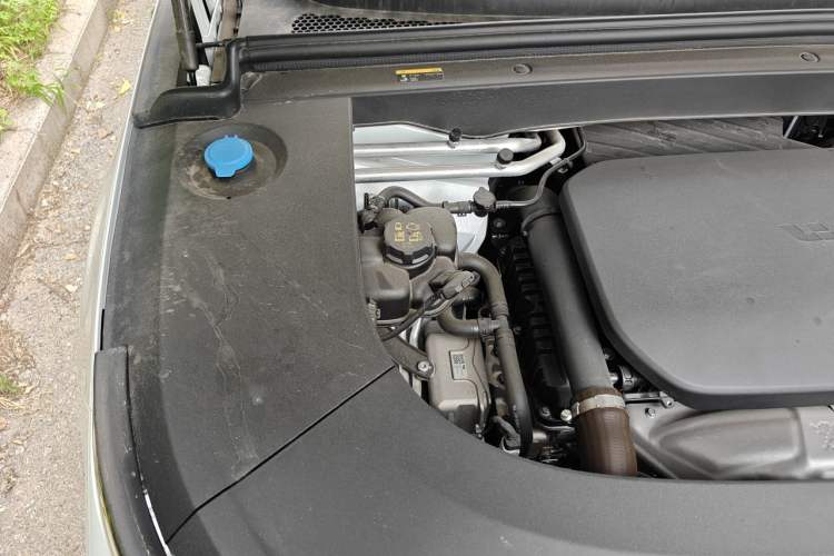 Used Li Auto L6 2024 Max Engine Bay Right