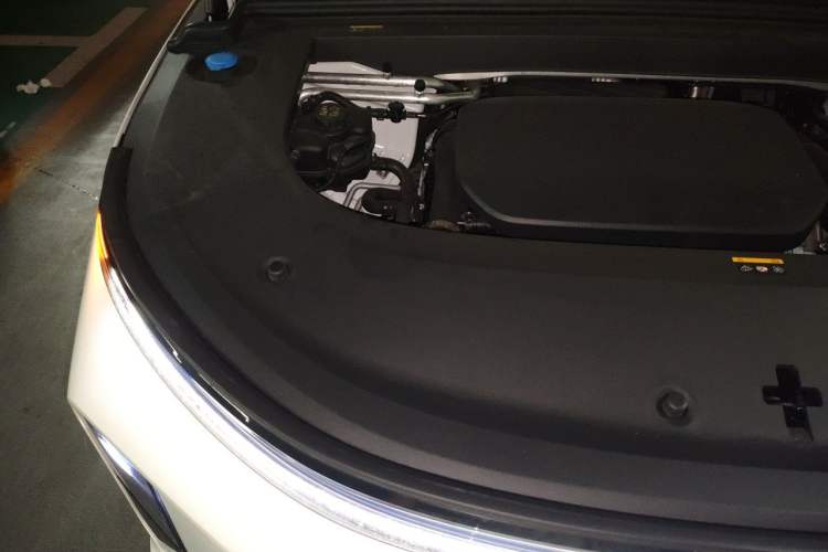 Used Li Auto L6 2024 Max Engine Bay Right