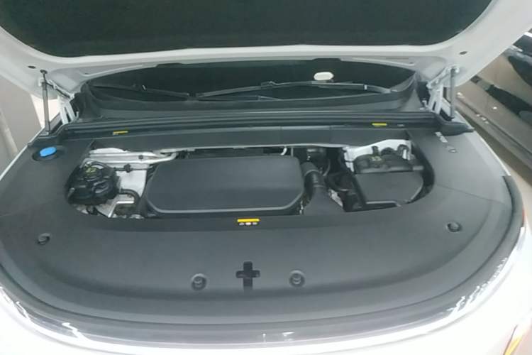 Used Li Auto L6 2024 Pro Model Engine Bay