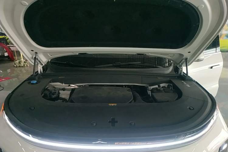 Used Li Auto L6 2024 Pro Model Engine Bay