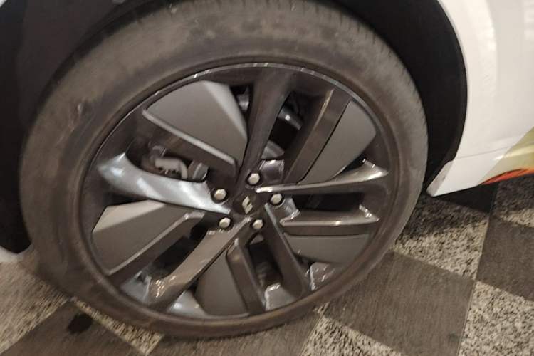 Used Li Auto L6 2024 Pro Model Exterior 3