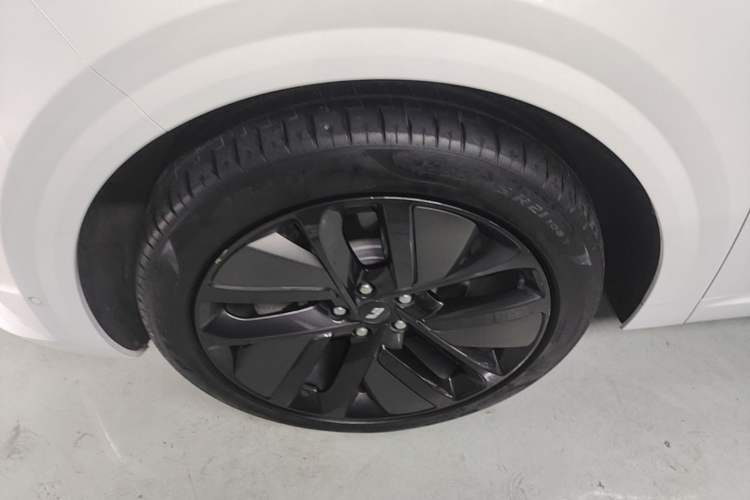 Used Li Auto L6 2024 Pro Model Exterior 4