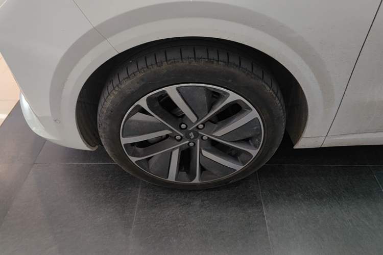 Used Li Auto L6 2024 Pro Model Exterior 4