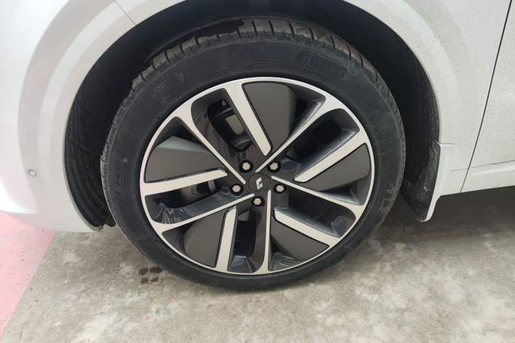 Used Li Auto L6 2024 Pro Model Exterior 4